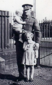 Dad, Mu & Mick 1938601-tn